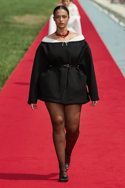 Look 30